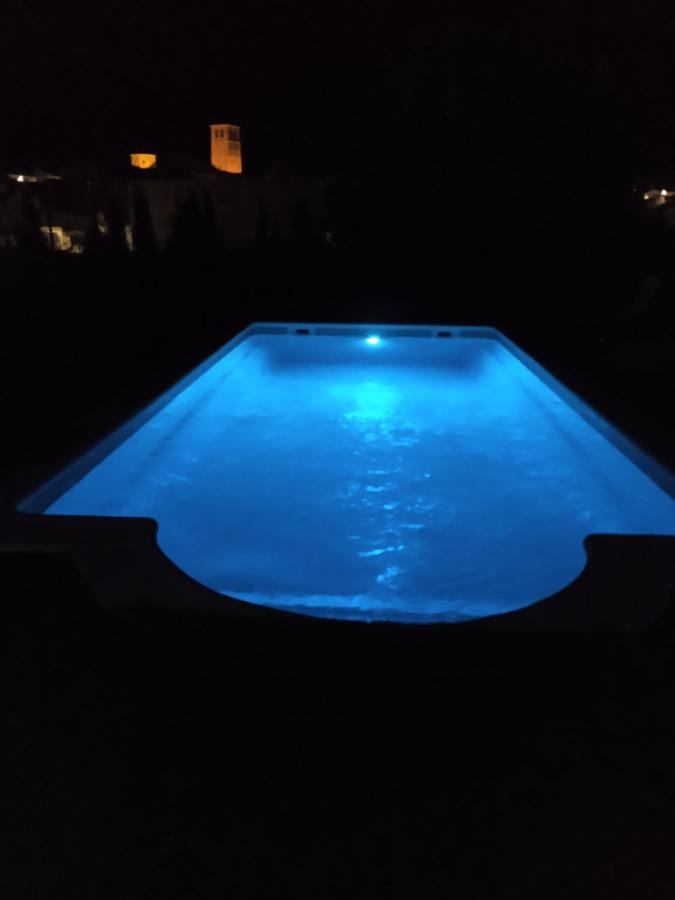 Villa Rural Con Amplia Piscina Campillo de Altobuey ภายนอก รูปภาพ